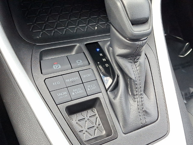 Used 2025 Toyota RAV4 XLE AWD/4WD image 14
