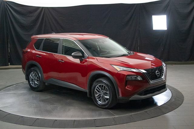 Used 2023 Nissan Rogue S image 2