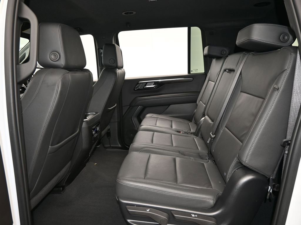 Used 2025 Chevrolet Suburban LT image 41