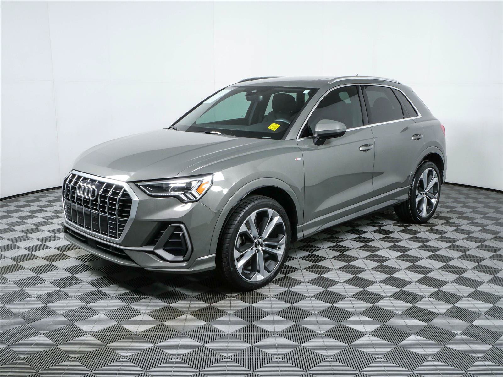 Used 2019 Audi Q3 2.0T Premium Plus w/ Premium Plus Package AWD/4WD image 26