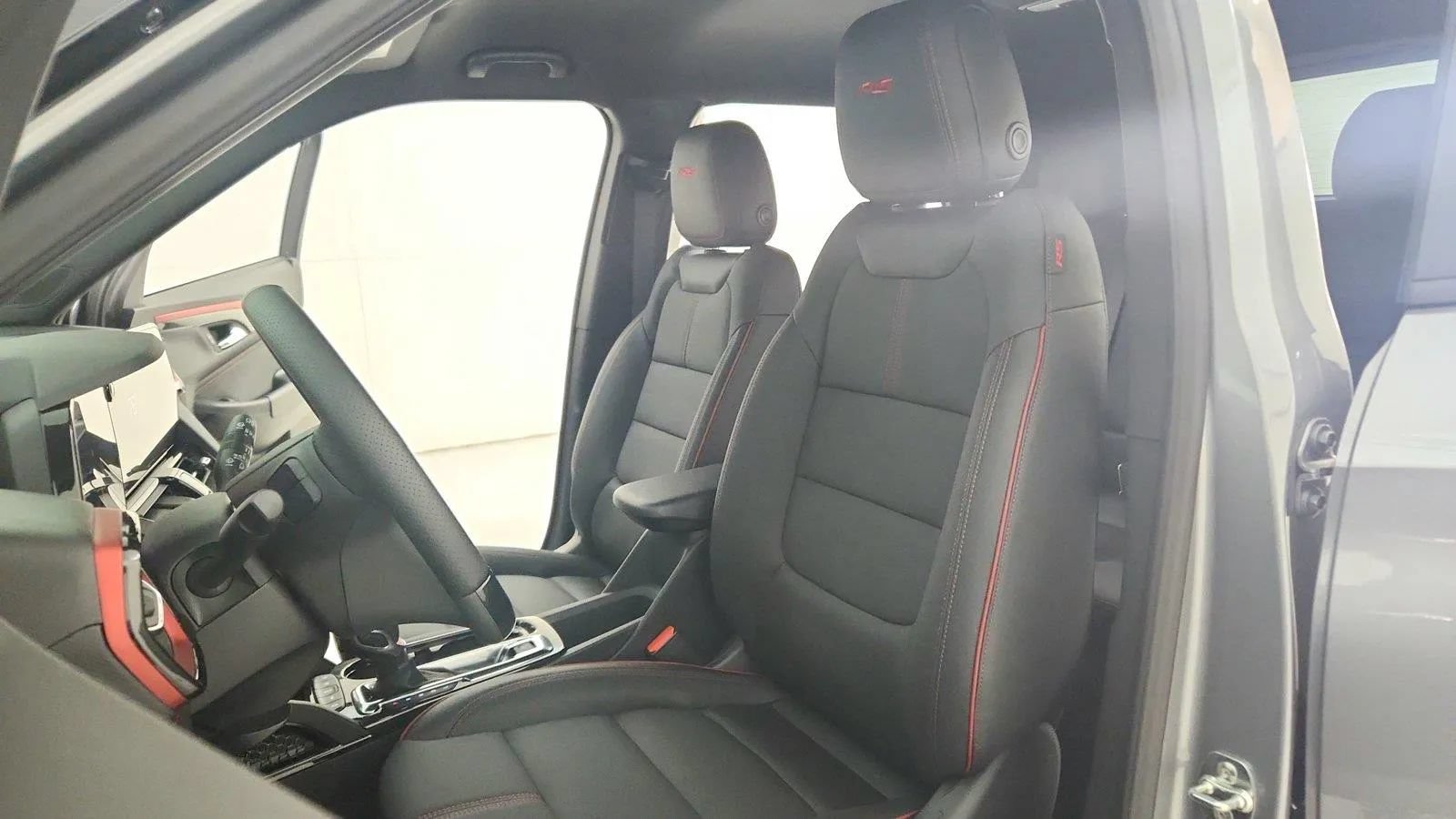 Used 2025 Chevrolet TrailBlazer RS w/ Convenience Package FWD image 16