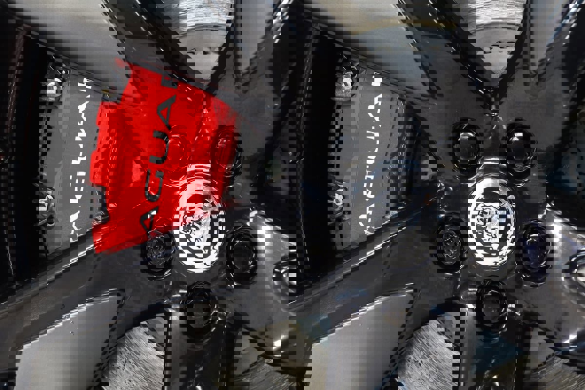 Used 2024 Jaguar F-PACE SVR image 24