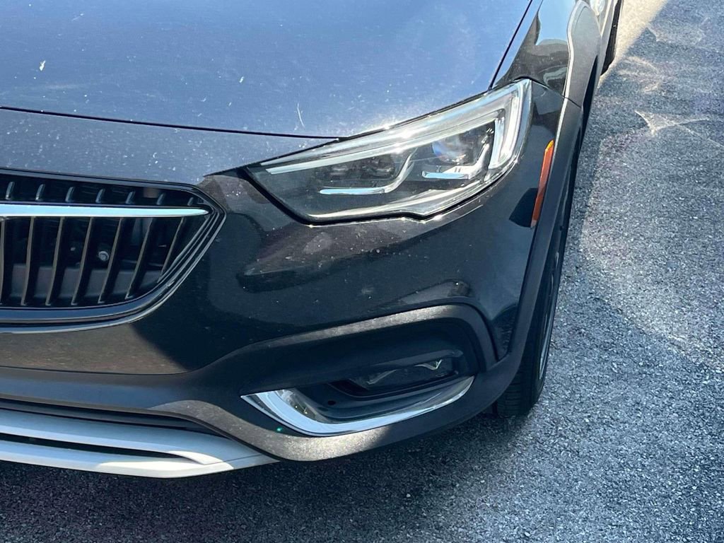 Used 2018 Buick Regal Preferred w/ Sights and Sounds Package AWD/4WD image 9