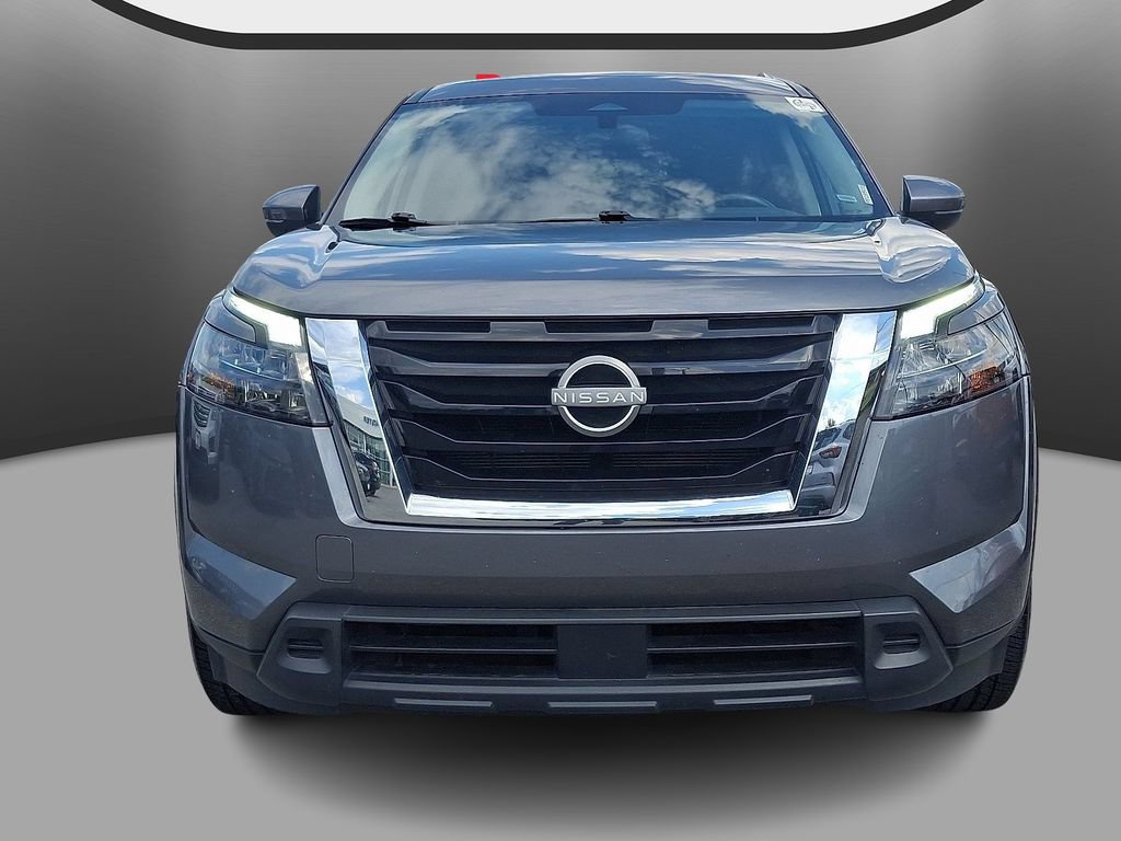 Used 2024 Nissan Pathfinder SV FWD image 2