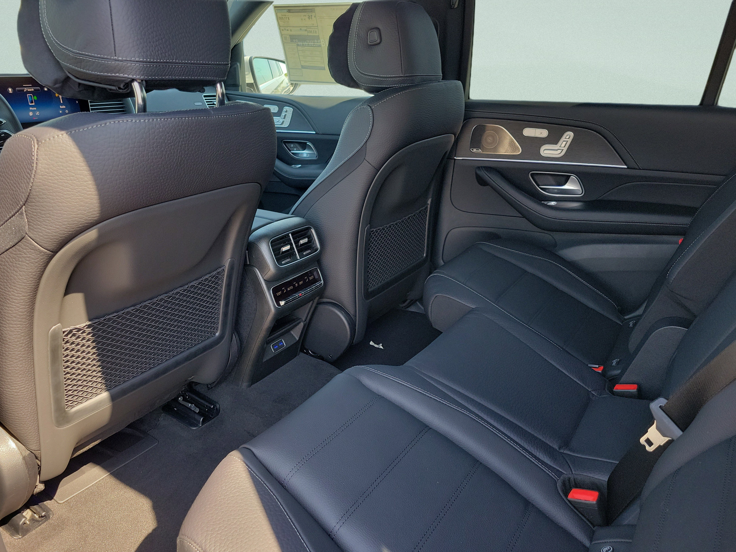 New 2026 Mercedes-Benz GLS 580 4MATIC image 9