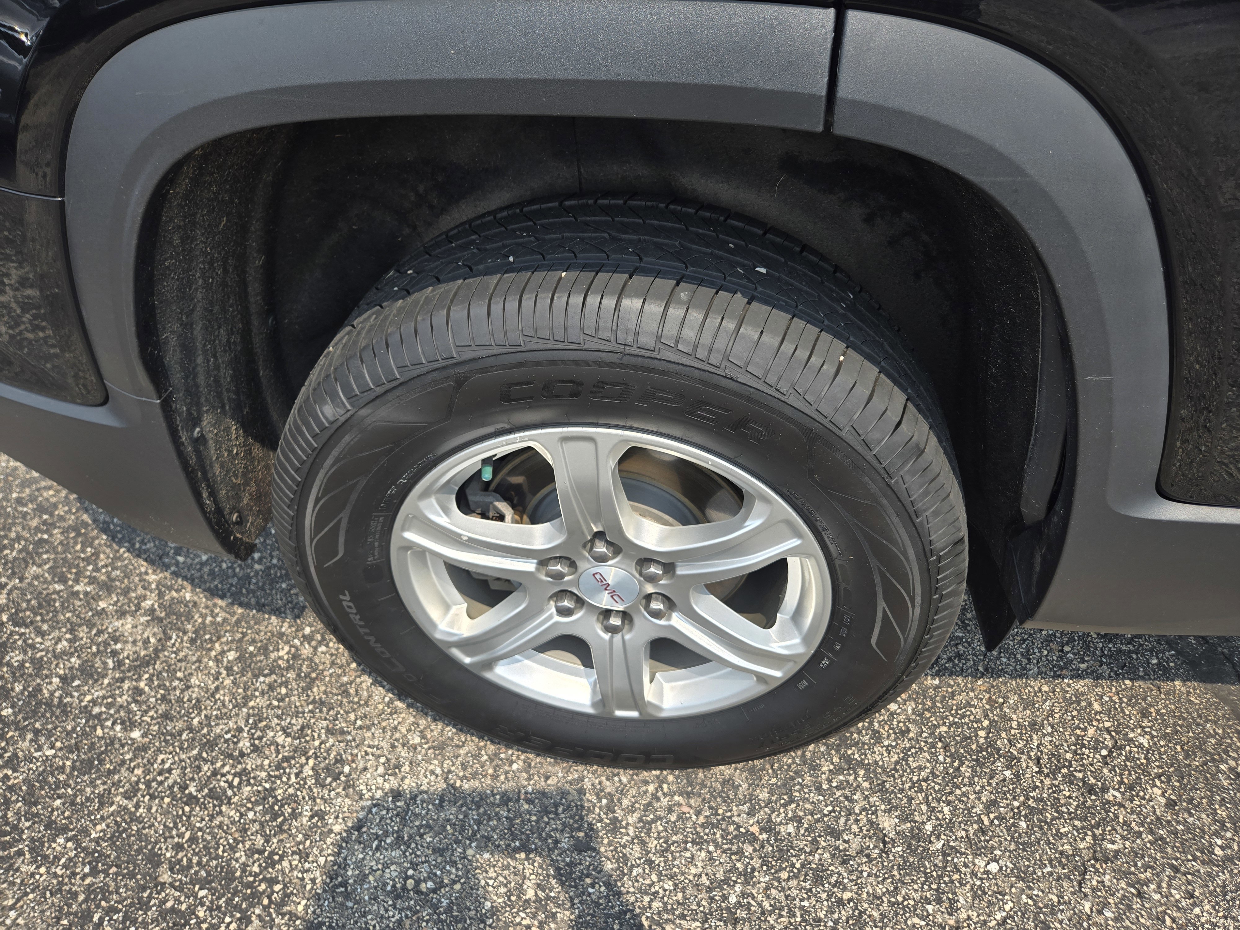 Used 2019 GMC Acadia SLE w/ LPO, Floor Liner Package image 13