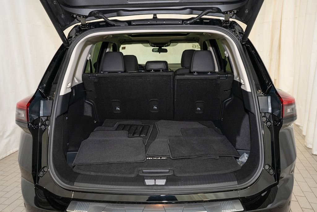 Certified 2026 Nissan Rogue SV w/ SV Premium Package FWD image 5