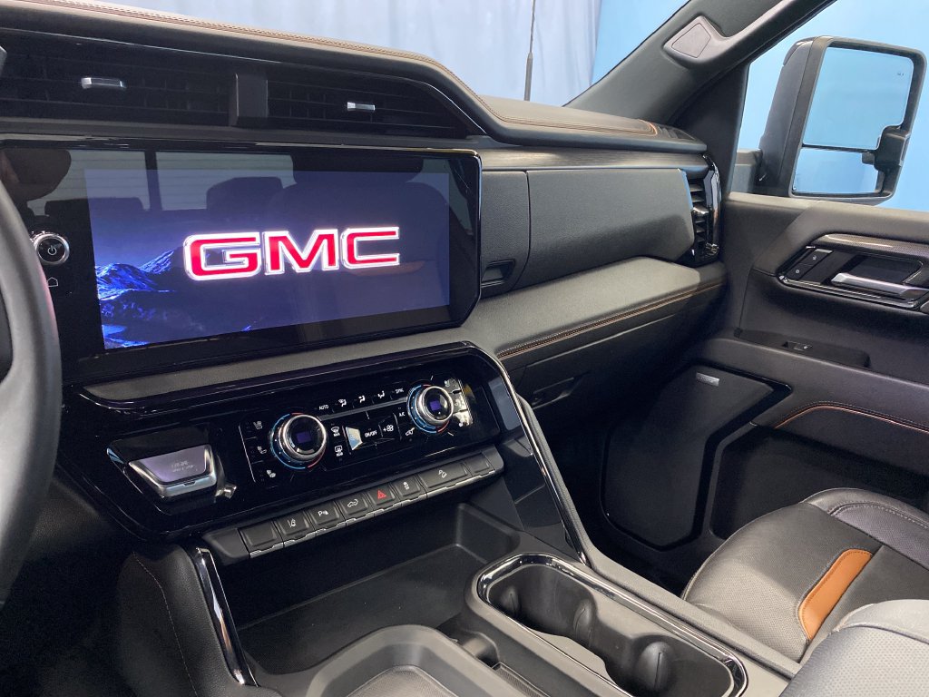 Used 2024 GMC Sierra 2500 AT4 w/ Technology Package AWD/4WD image 13