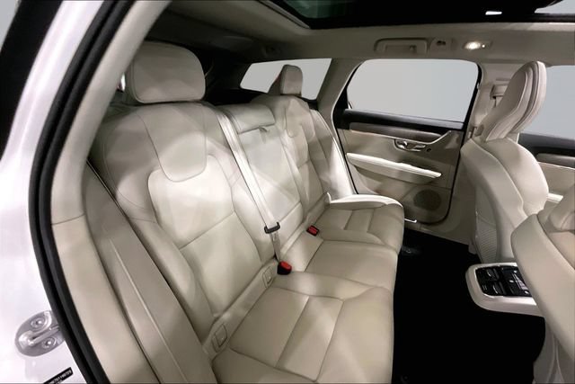 Certified 2025 Volvo V90 B6 Cross Country Plus AWD/4WD image 29