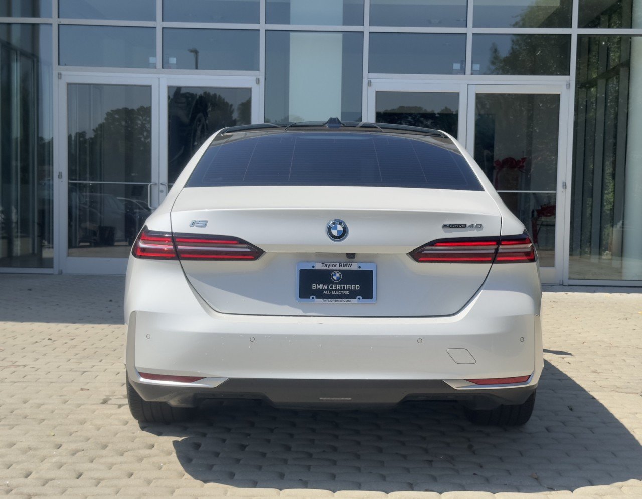 Used 2024 BMW i5 eDrive40i w/ M Sport Package RWD image 8