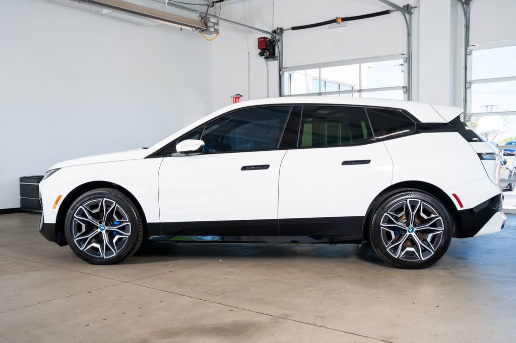 Used 2024 BMW iX xDrive50 w/ Sport Package AWD/4WD image 16
