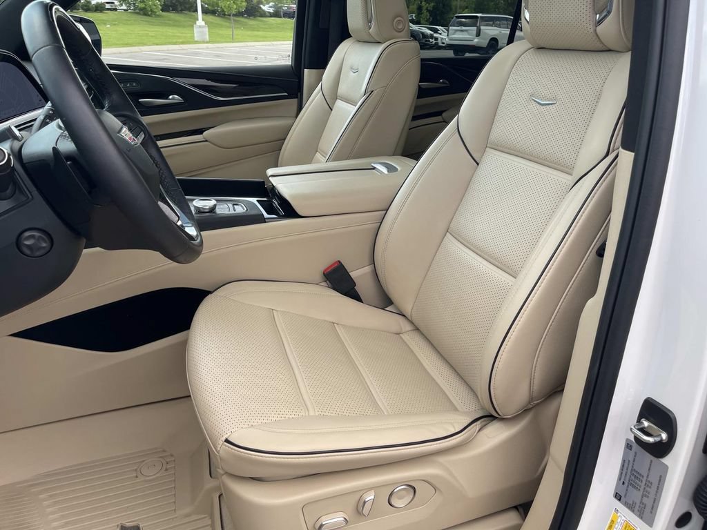Certified 2024 Cadillac Escalade ESV Premium Luxury AWD/4WD image 30