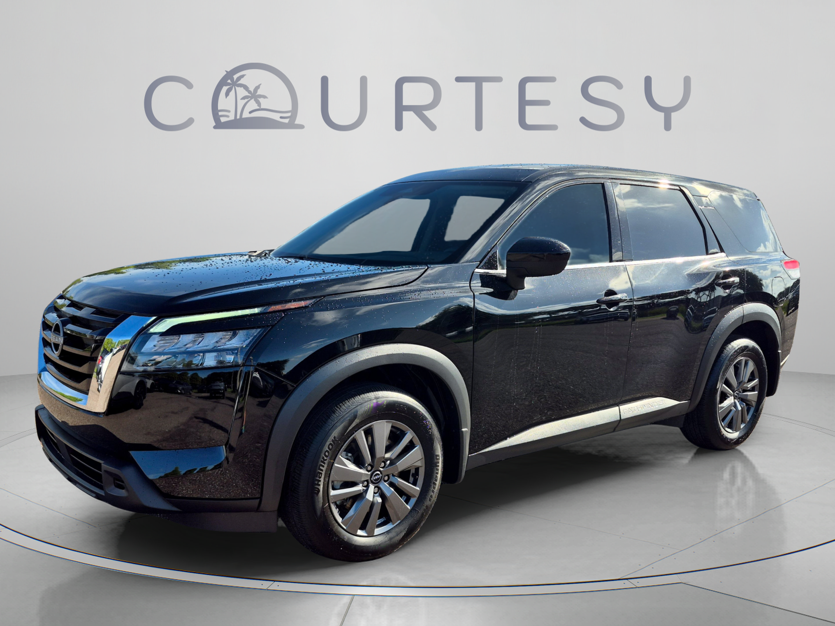 Certified 2025 Nissan Pathfinder S FWD image 1
