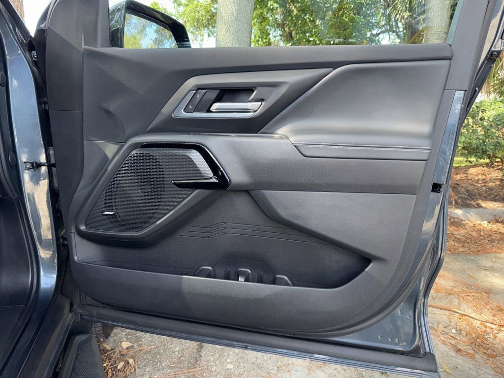Used 2025 Chevrolet Silverado EV LT AWD/4WD image 29