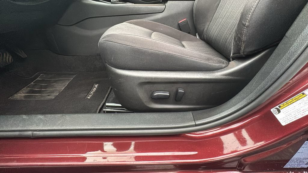 Used 2025 Nissan Altima 2.5 SV FWD image 9