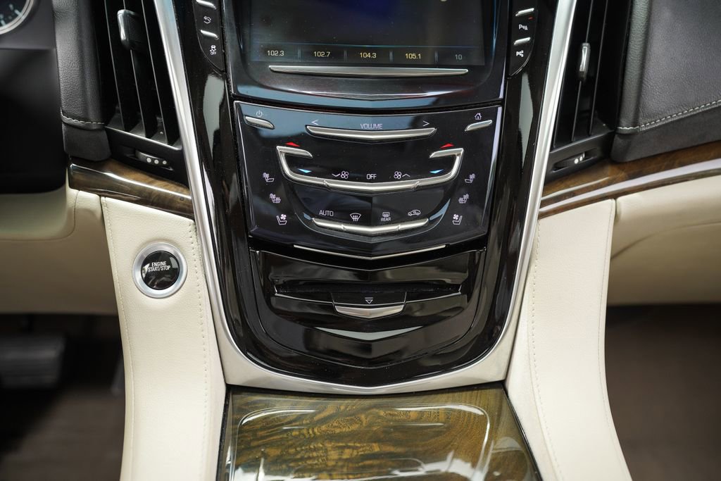 Used 2018 Cadillac Escalade ESV Luxury AWD/4WD image 32