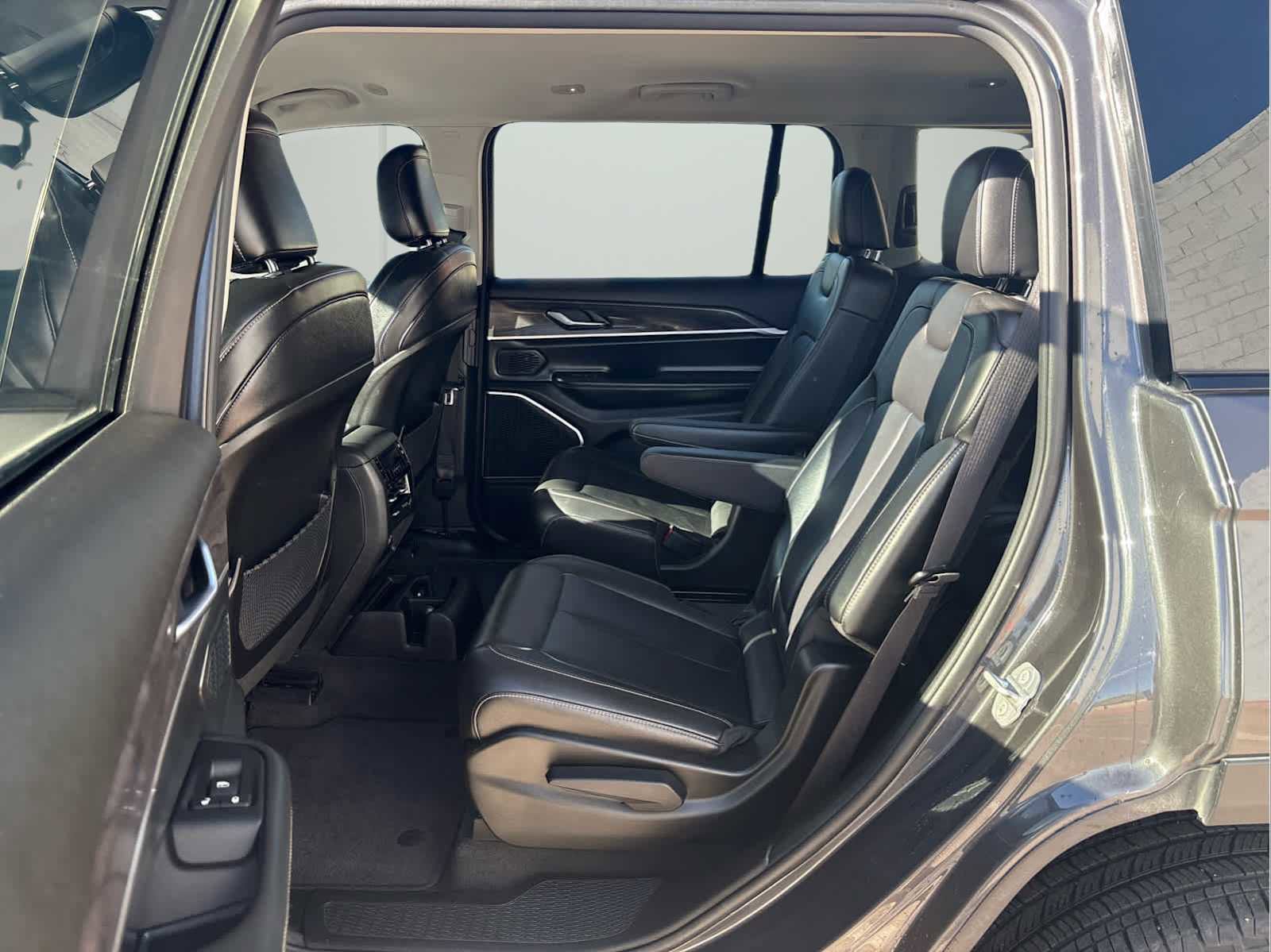 Used 2022 Jeep Grand Cherokee L Limited image 13