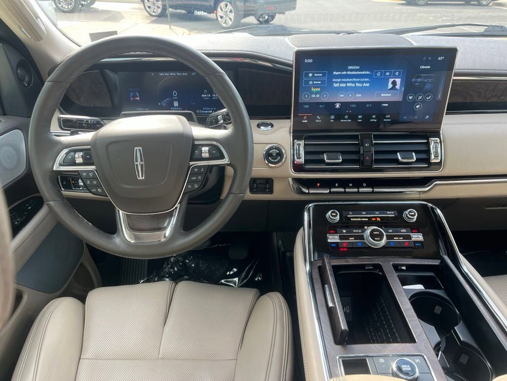 Certified 2024 Lincoln Navigator L Reserve AWD/4WD image 17