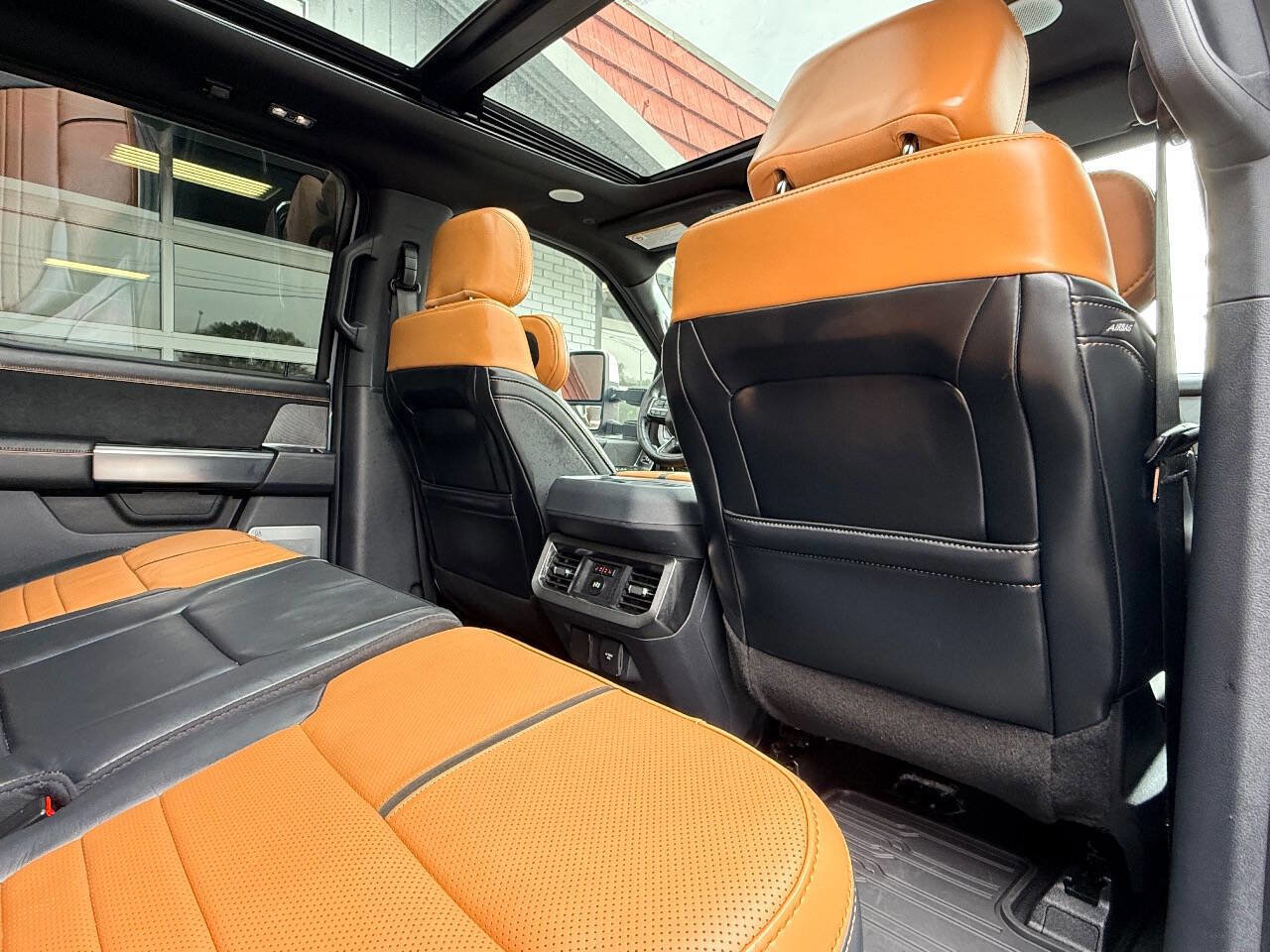 Used 2024 Ford F450 Platinum w/ FX4 Off-Road Package image 42