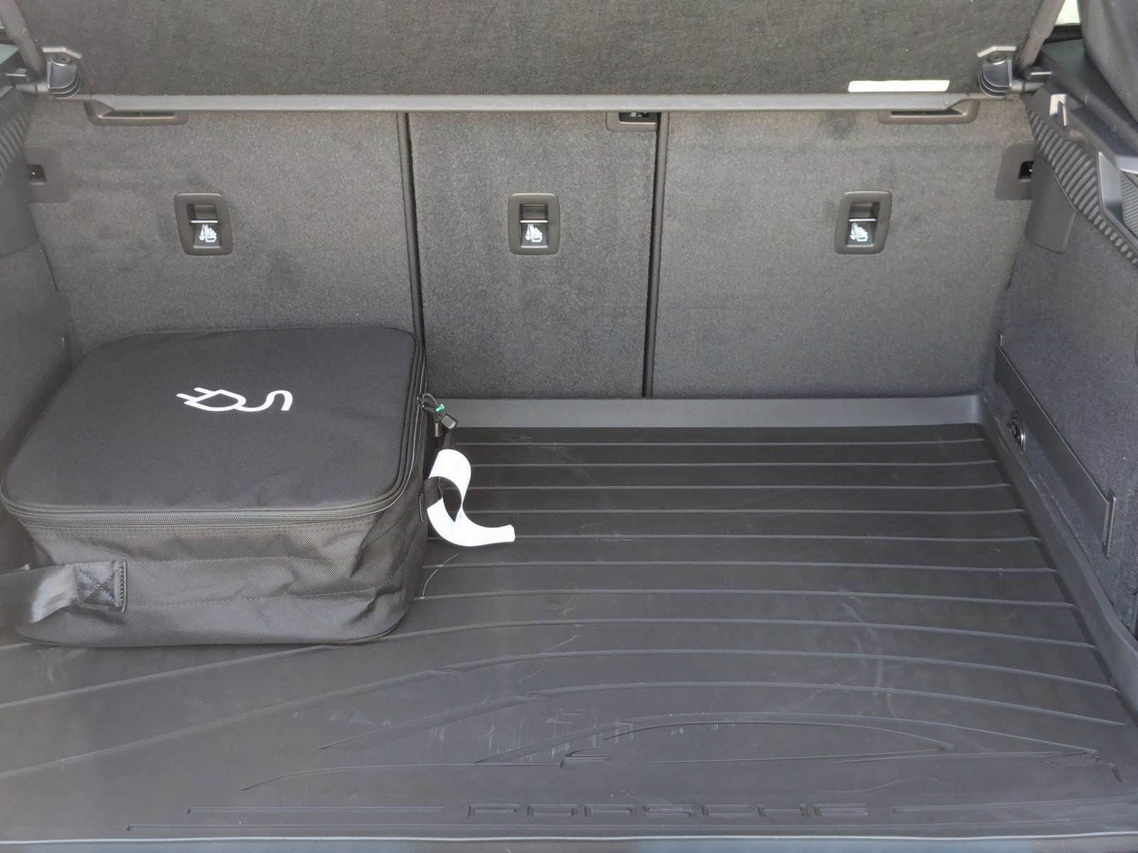 New 2024 Porsche Macan 4 Electric image 23