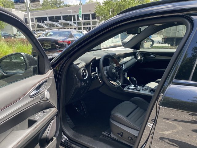 New 2025 Alfa Romeo Stelvio Sprint image 21