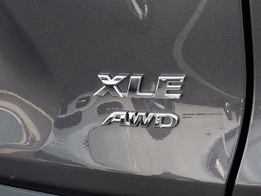 Used 2025 Toyota RAV4 XLE AWD/4WD image 30