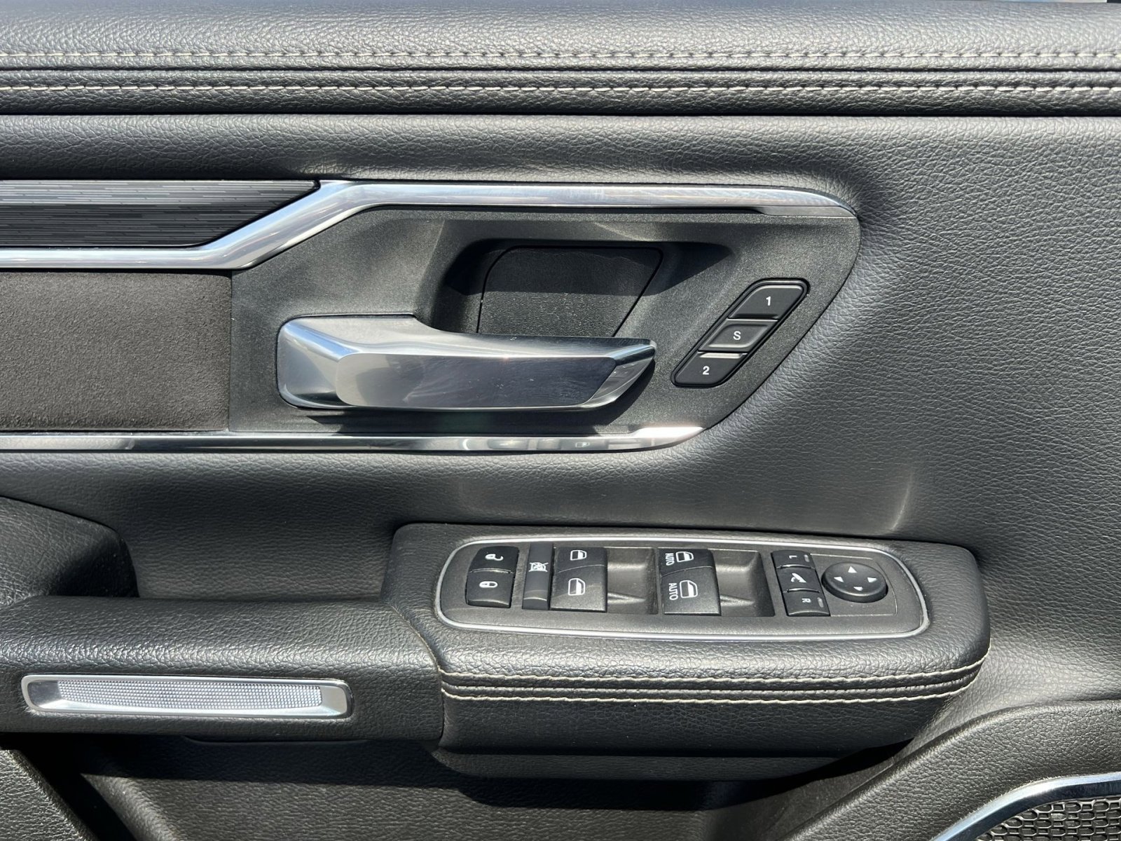 Used 2024 RAM 1500 Laramie image 13