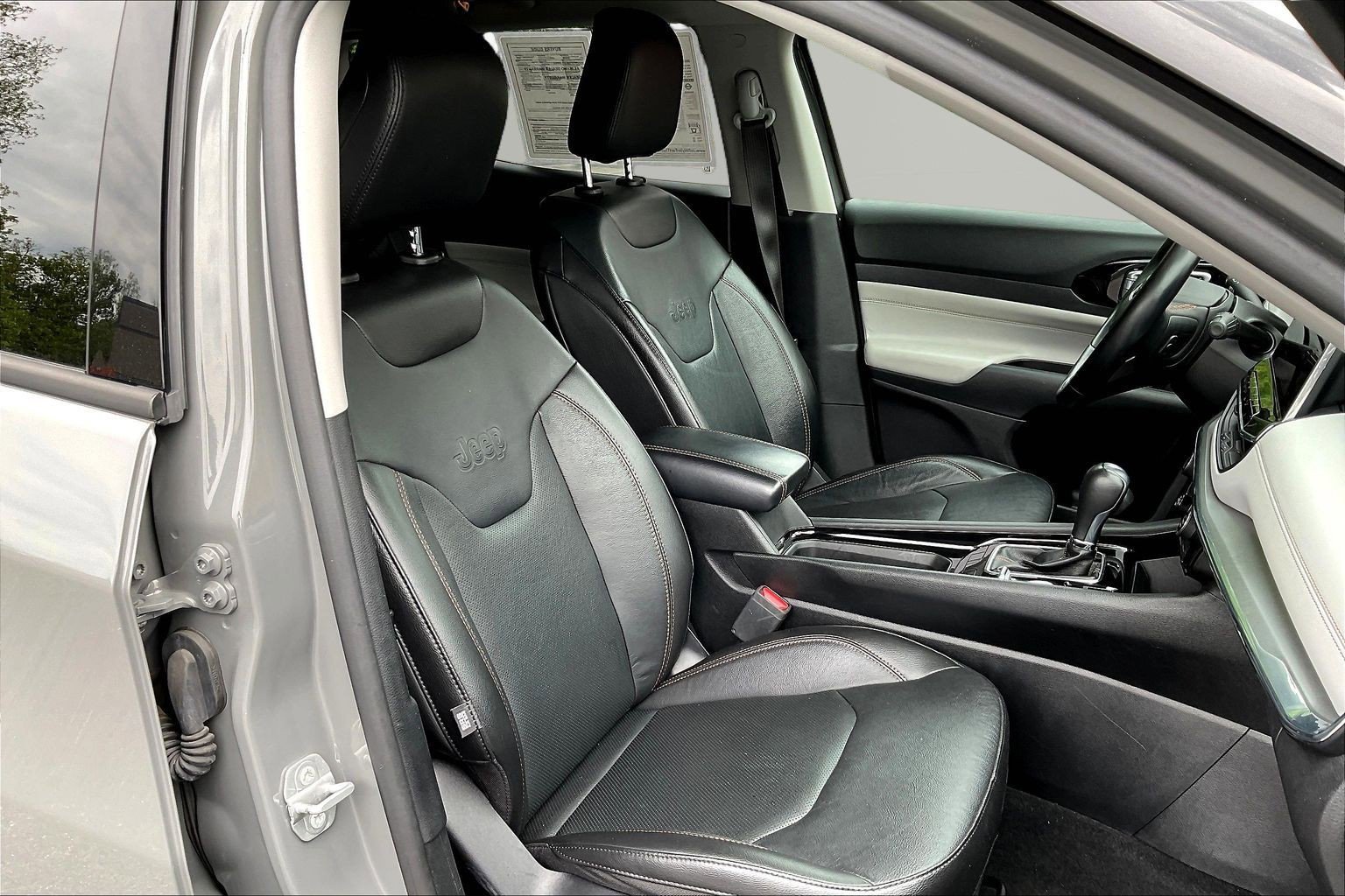 Used 2022 Jeep Compass Limited AWD/4WD image 29