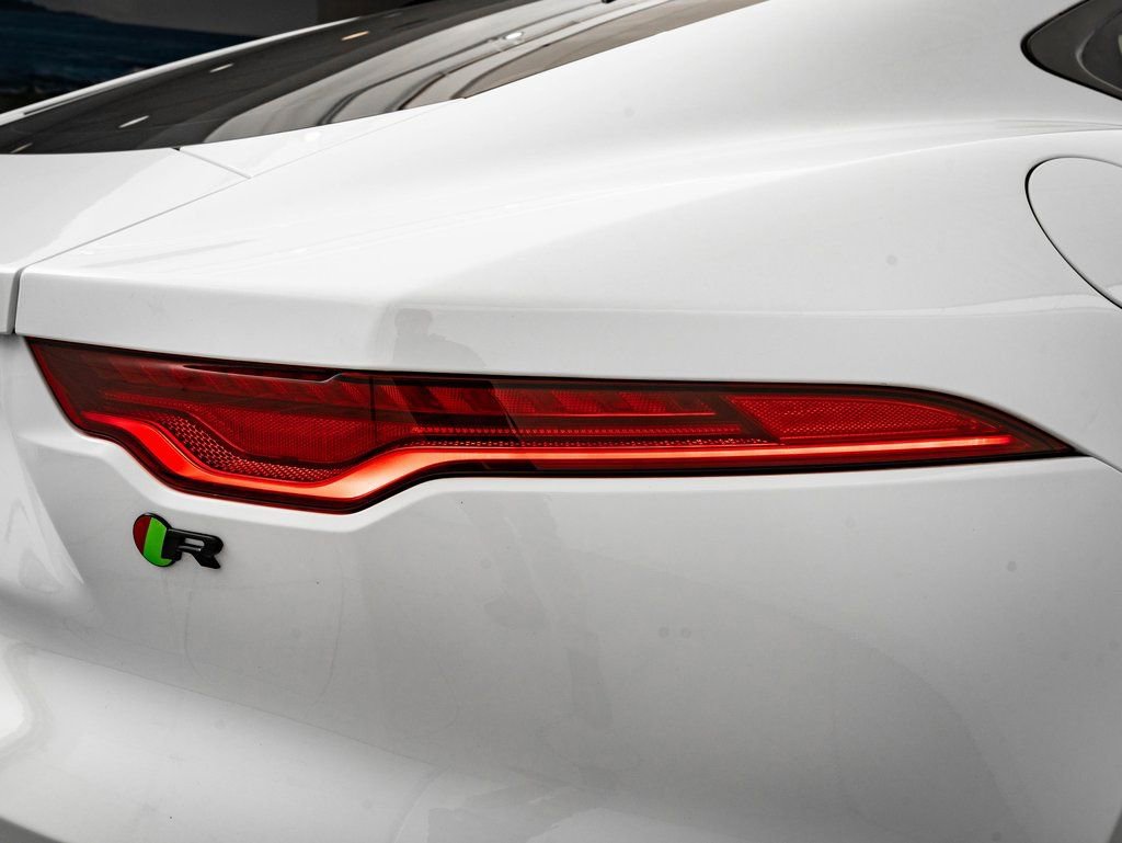 Used 2022 Jaguar F-TYPE R image 16
