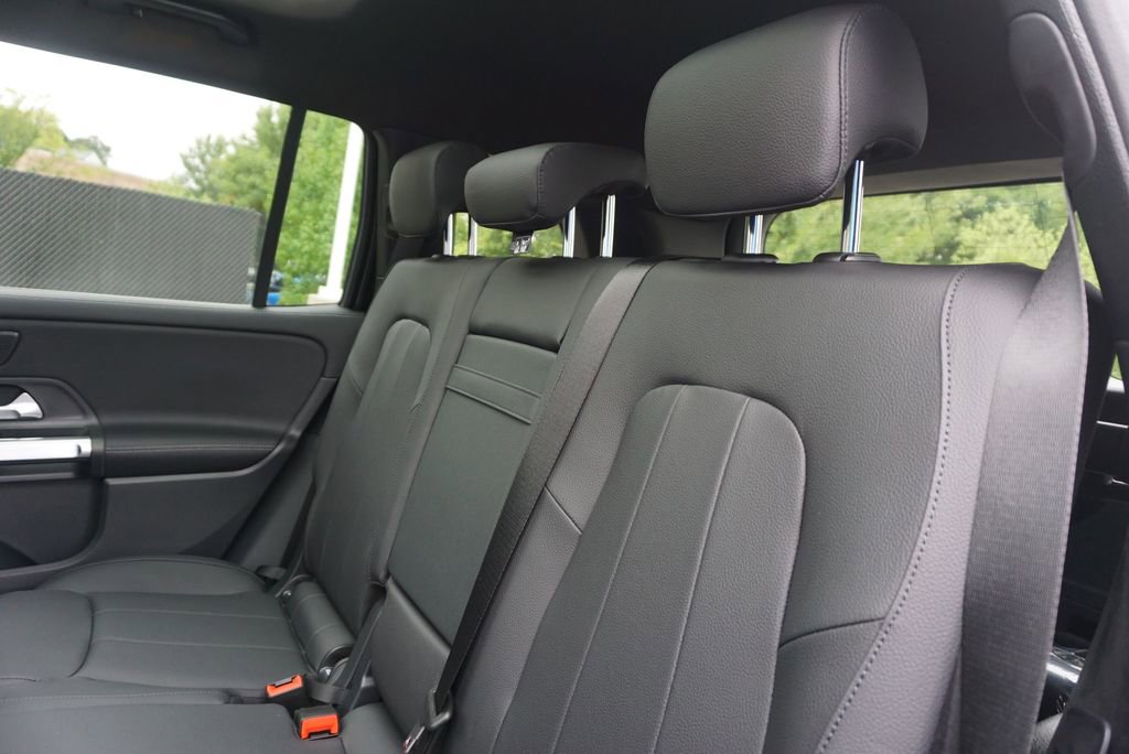 New 2025 Mercedes-Benz GLB 250 4MATIC image 14