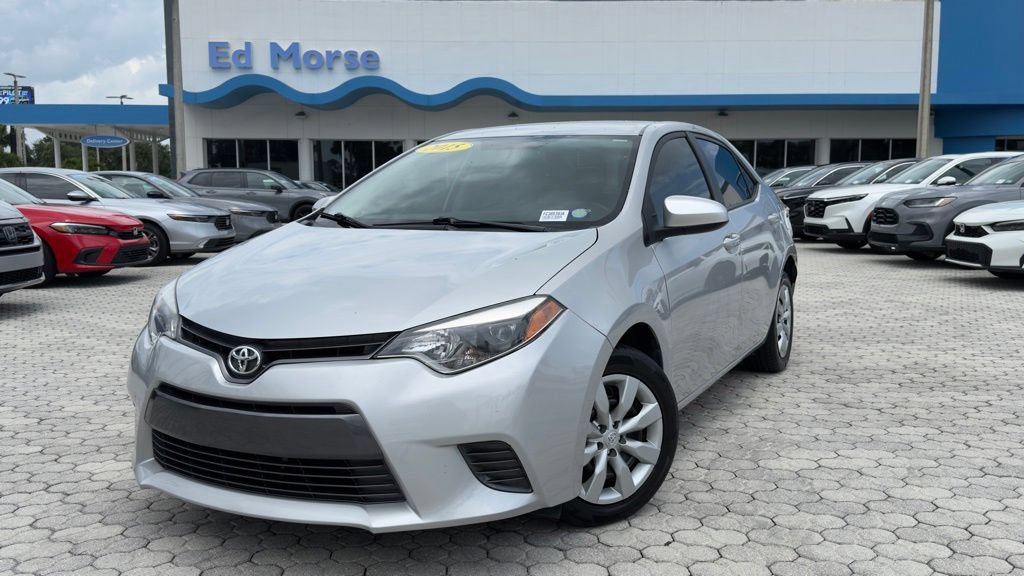 Used 2015 Toyota Corolla LE FWD image 2