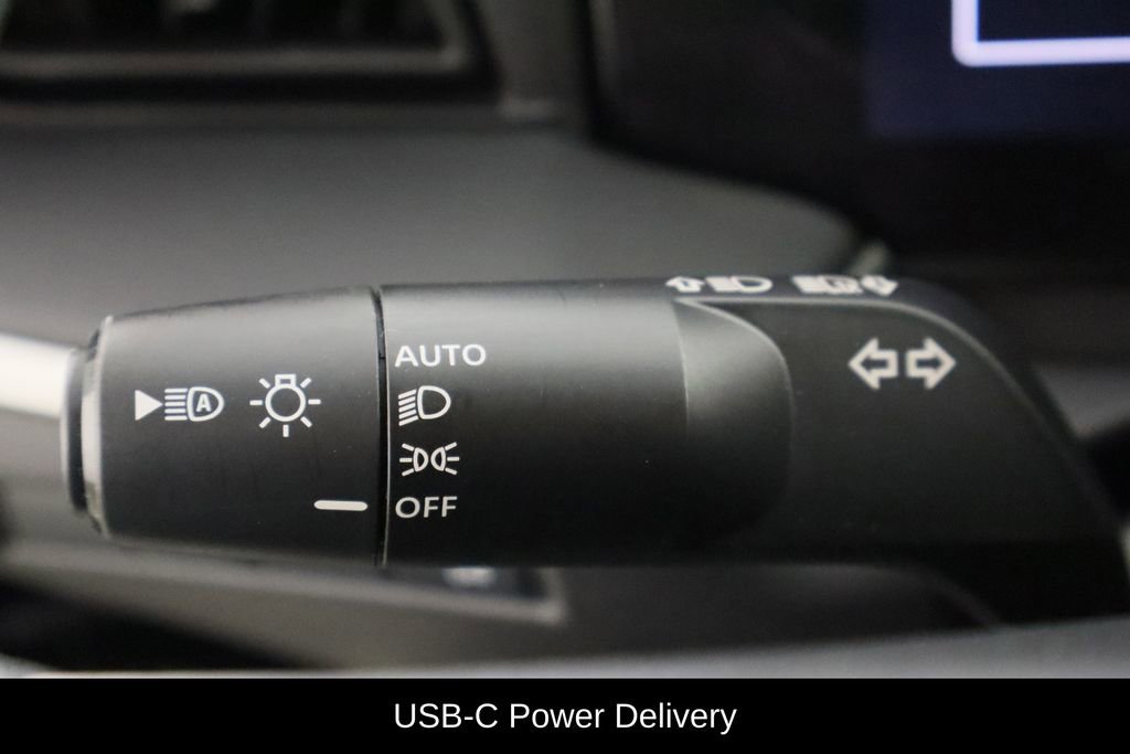 Used 2025 Nissan Kicks S w/ Charging Package image 16