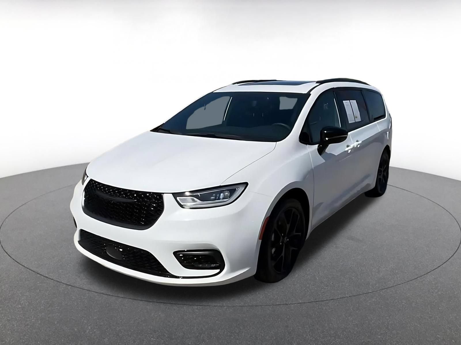 Used 2025 Chrysler Pacifica Limited FWD image 6