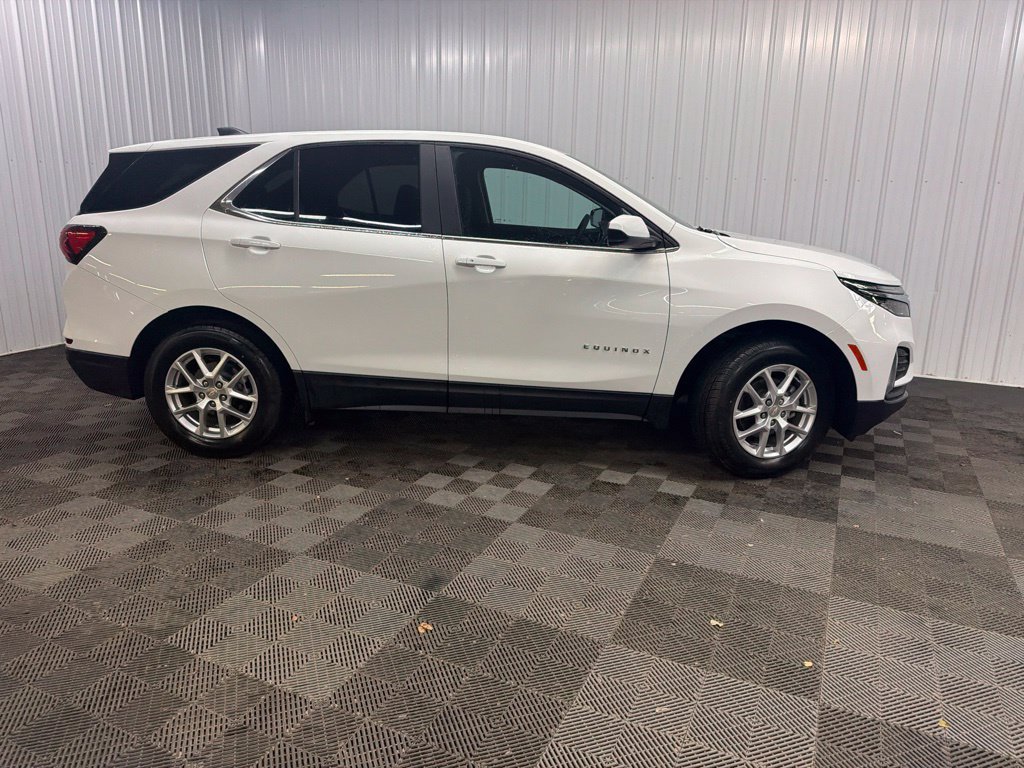 Used 2024 Chevrolet Equinox LT AWD/4WD image 2
