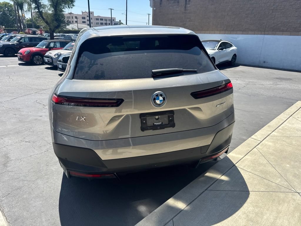 Used 2023 BMW iX xDrive50 AWD/4WD image 4