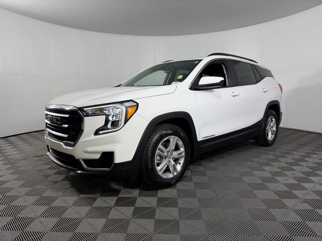 Used 2023 GMC Terrain SLE w/ Driver Convenience Package image 3
