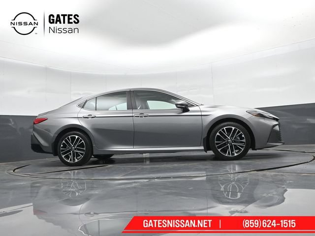 Used 2025 Toyota Camry XLE AWD/4WD image 40