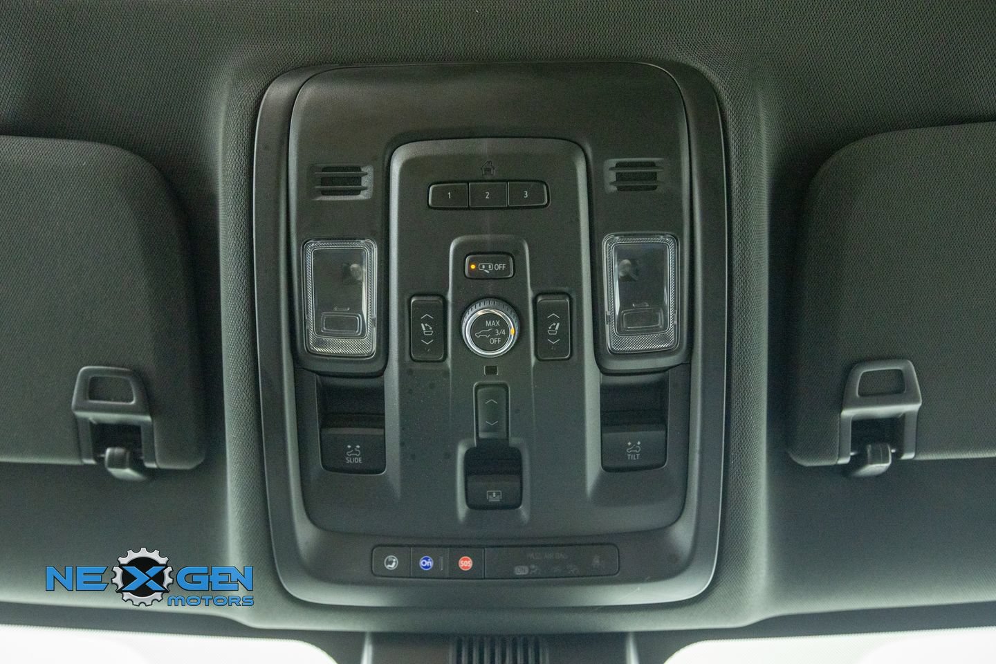 Used 2023 GMC Yukon XL AT4 w/ AT4 Premium Package AWD/4WD image 34