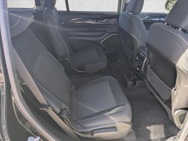 Used 2022 Jeep Grand Cherokee L Laredo w/ Luxury Tech Group I AWD/4WD image 18