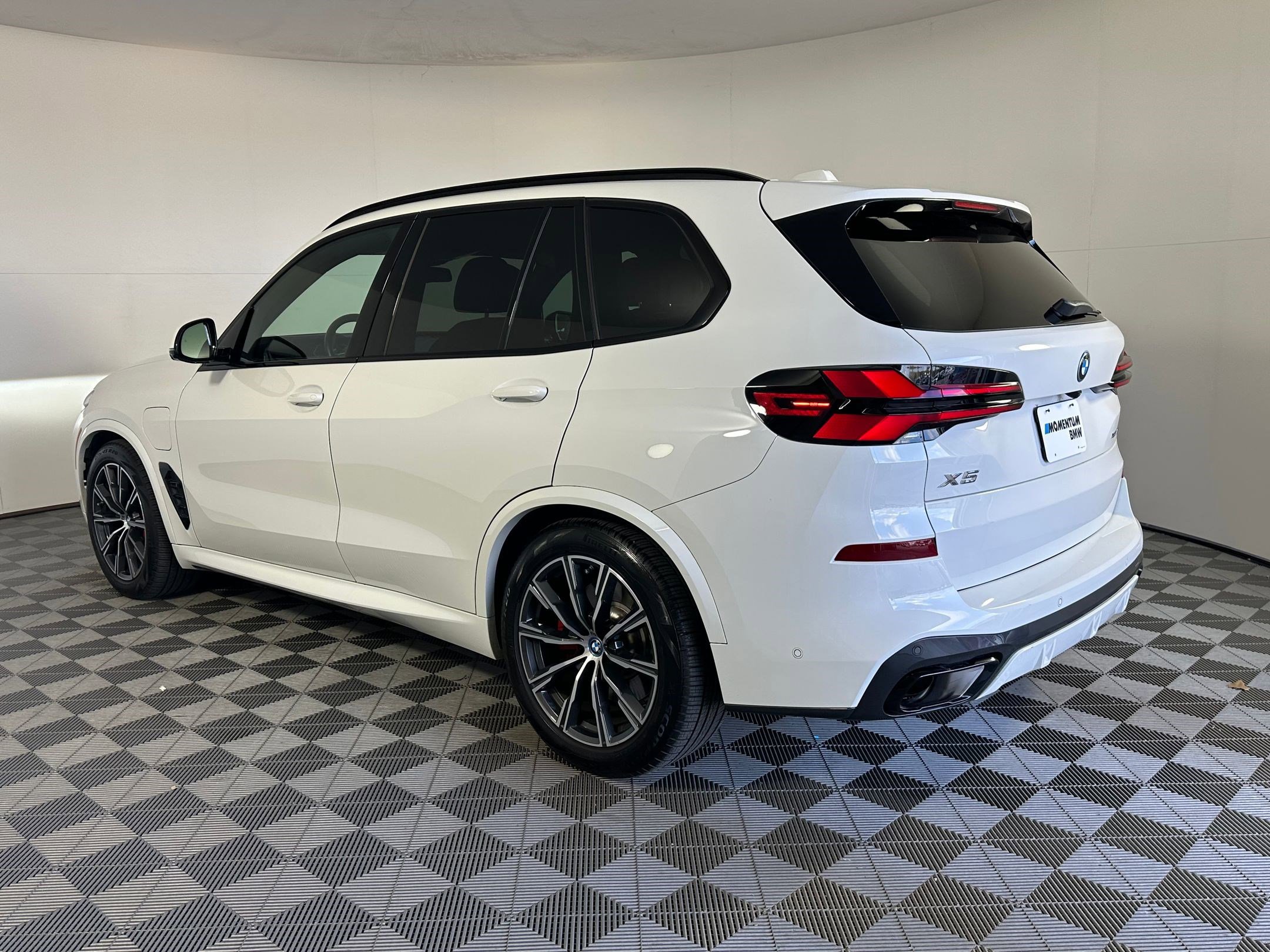 Certified 2024 BMW X5 xDrive50e w/ Executive Package image 3