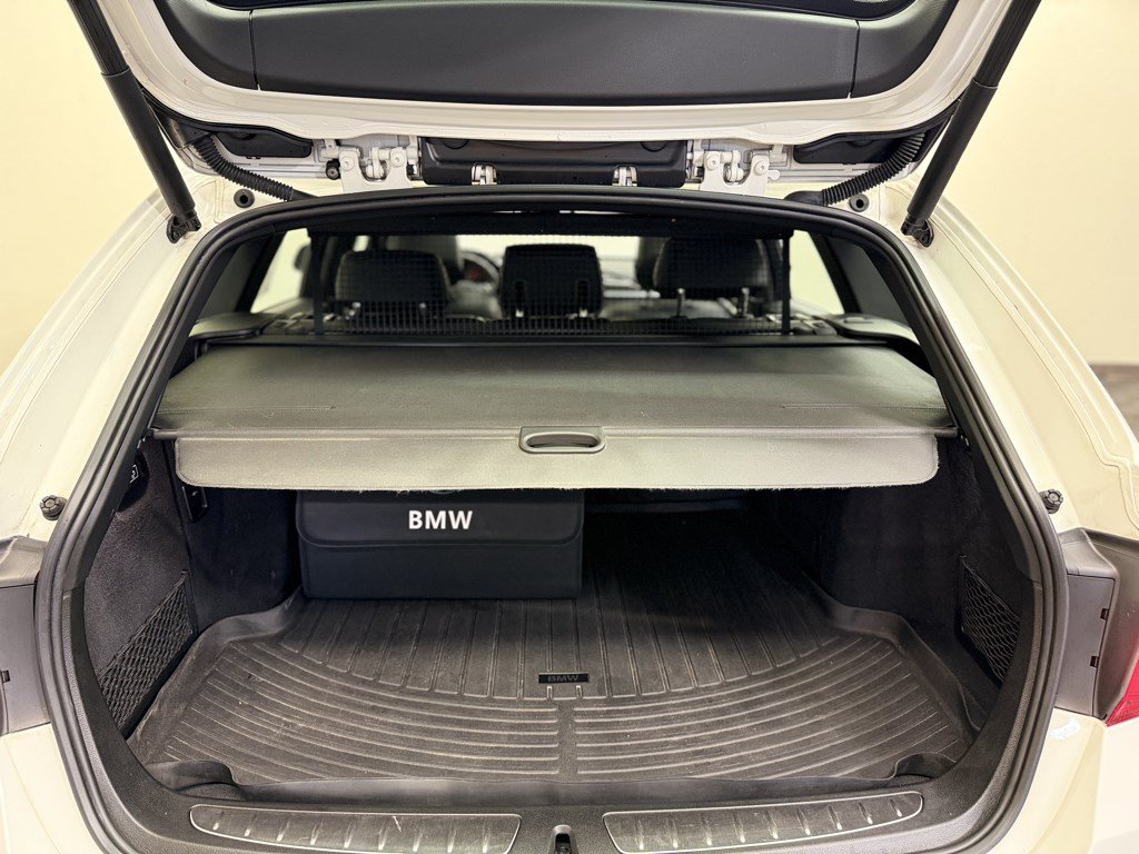 Used 2018 BMW 330i xDrive Wagon AWD/4WD image 25