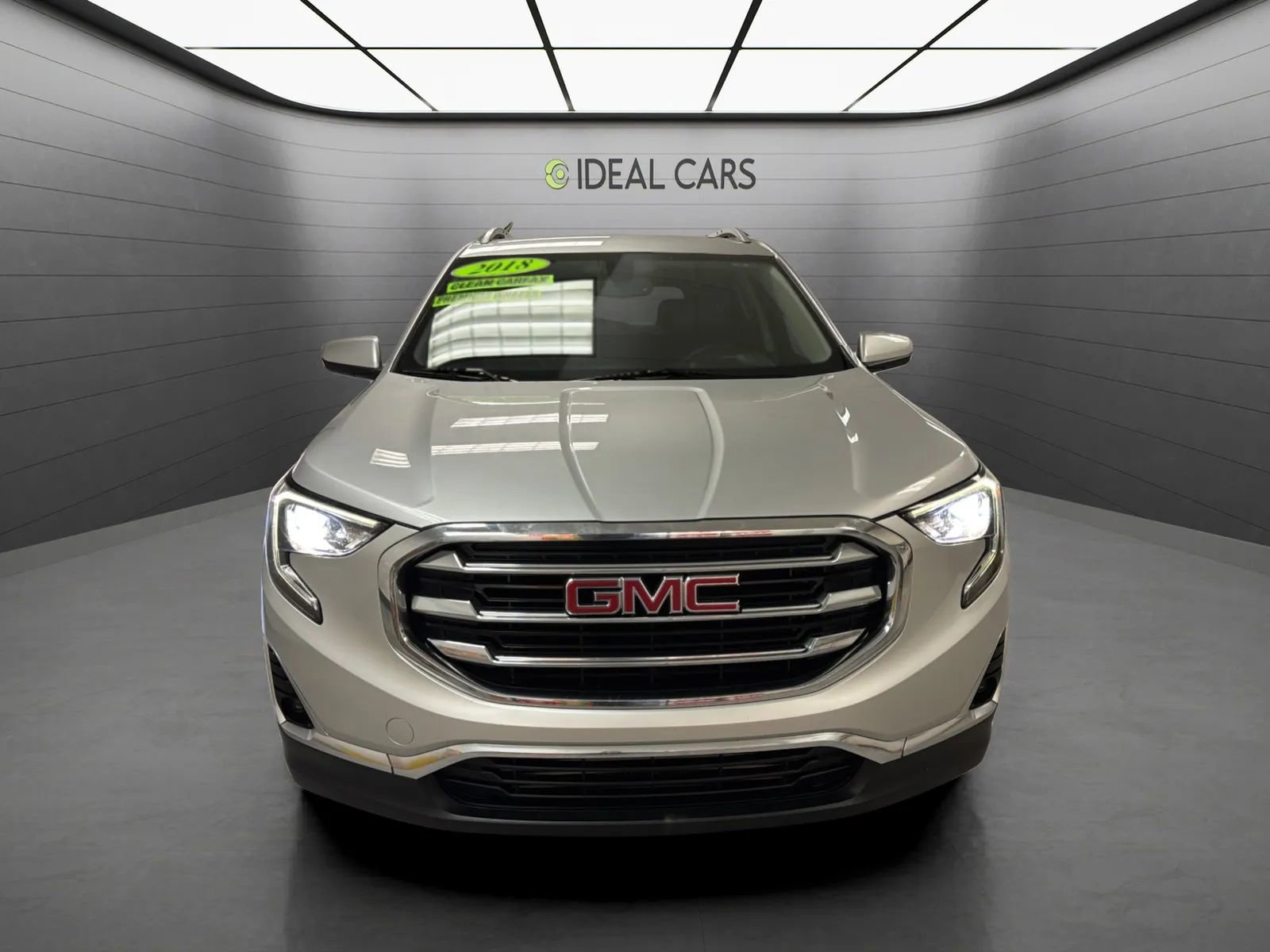 Used 2018 GMC Terrain SLT w/ Preferred Package FWD image 2