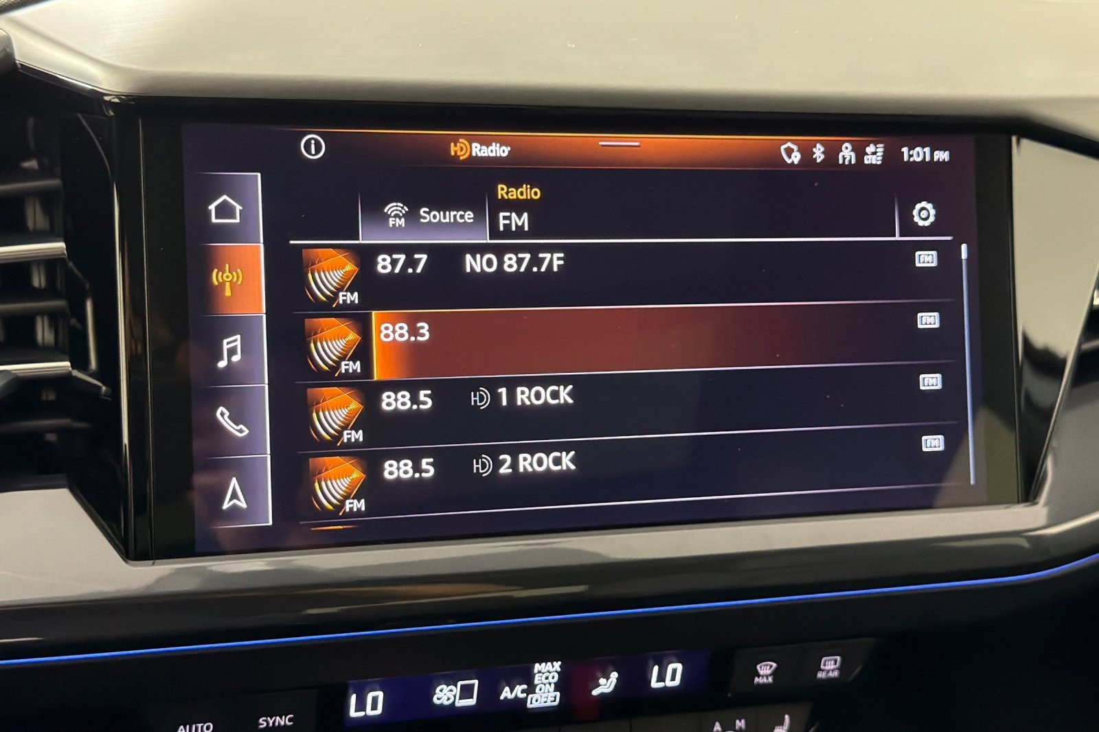 Used 2023 Audi Q4 e-tron Premium Plus w/ Premium Plus image 17