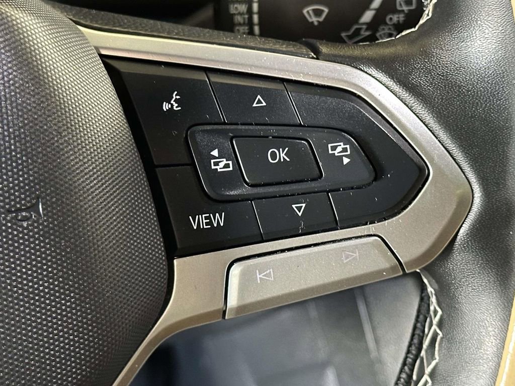Used 2024 Volkswagen Tiguan SE AWD/4WD image 25