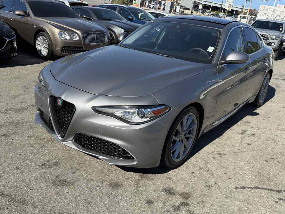 Used 2017 Alfa Romeo Giulia RWD image 3