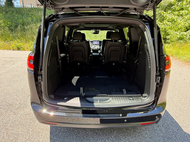 New 2027 Chrysler Pacifica Select FWD image 19