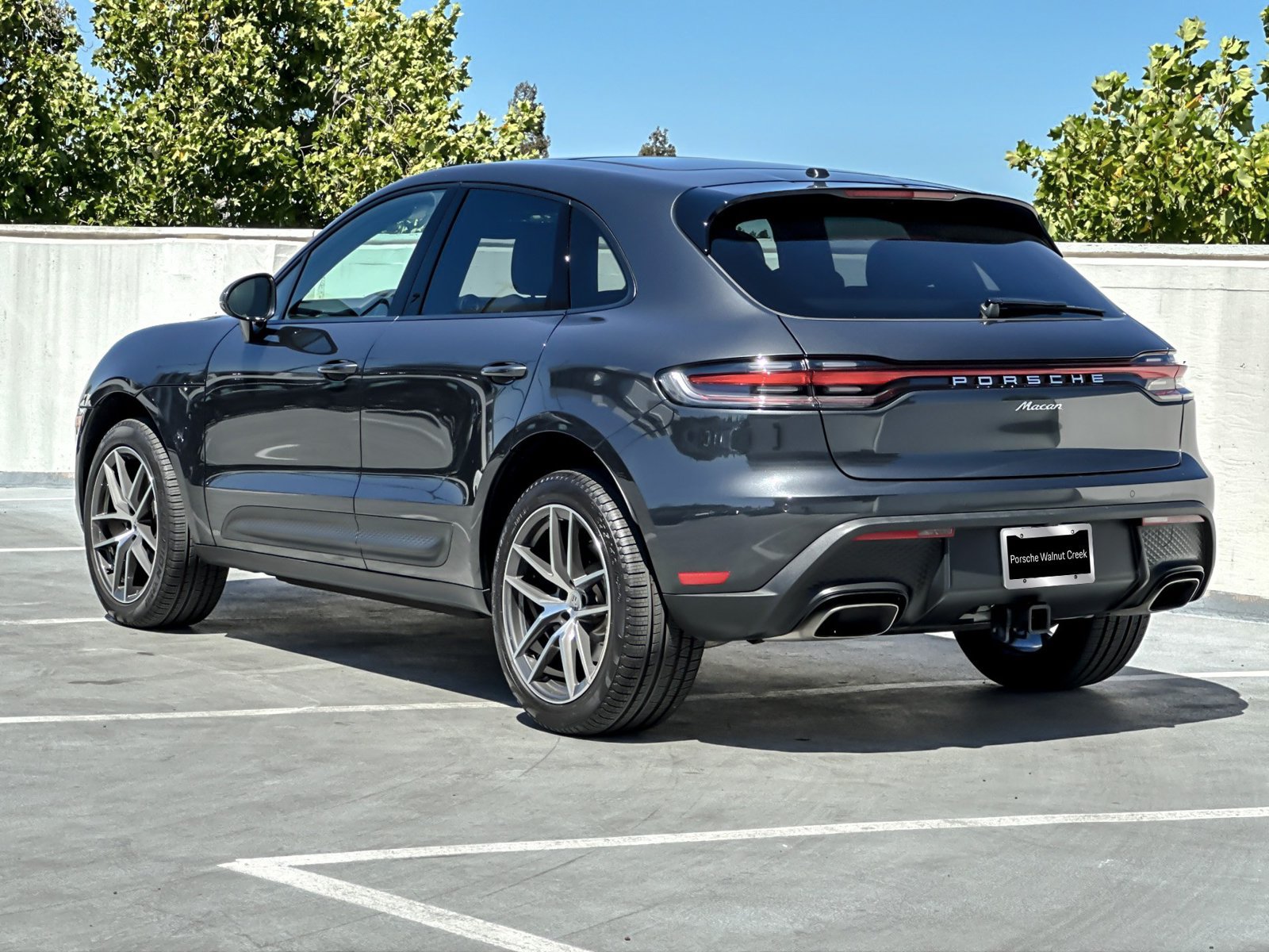 Certified 2026 Porsche Macan AWD/4WD image 4