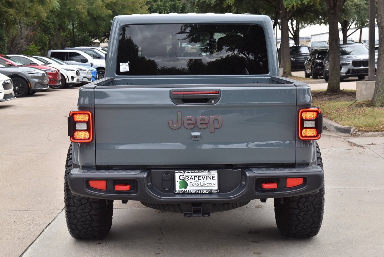 Used 2025 Jeep Gladiator Rubicon w/ Convenience Group AWD/4WD image 9