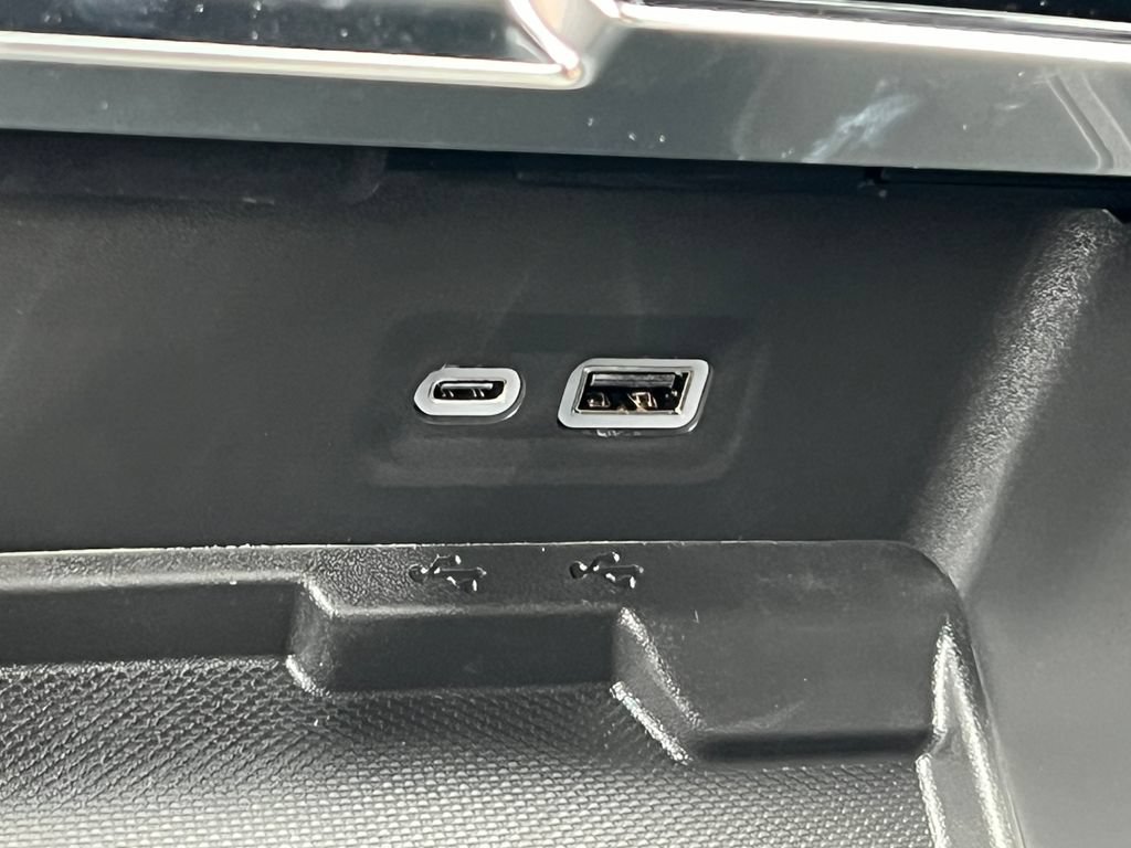 New 2026 GMC Yukon Denali Ultimate w/ LPO, Floor Liner Package AWD/4WD image 38