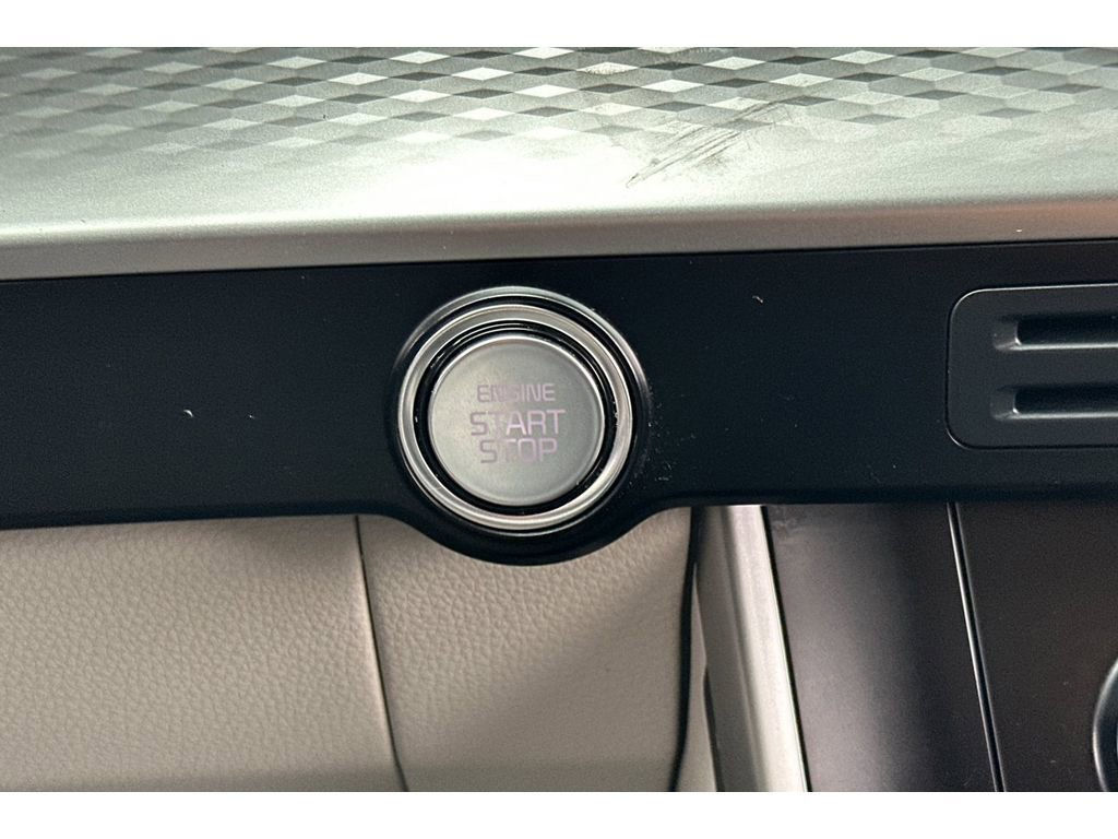 Used 2024 Kia Carnival LX image 24